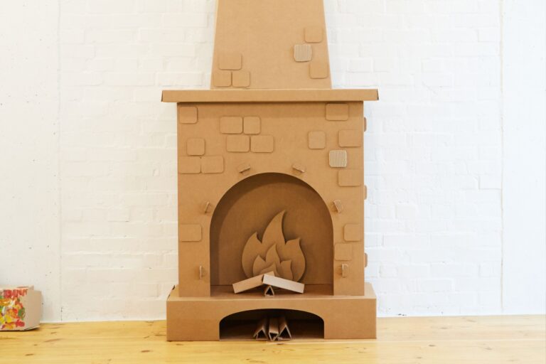 Cheminée en carton