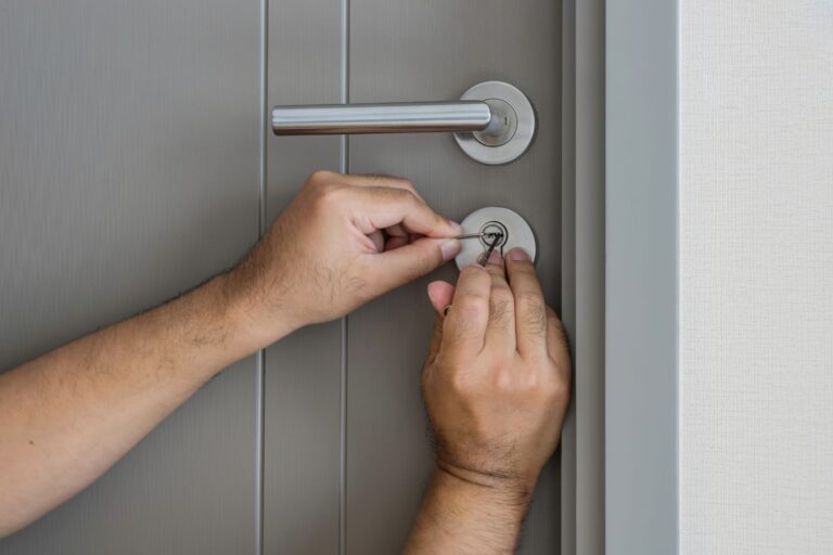 Ouverture d'une porte sans clé